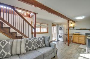 a living room with a couch and a kitchen at Cozy Hillside Hideaway in Wintergreen Resort! in Lyndhurst