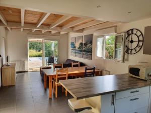 Kuchyň nebo kuchyňský kout v ubytování Maison à Tosse proche des plages