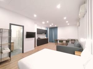 Kuchyň nebo kuchyňský kout v ubytování Apartamentos Margarita by gaiarooms