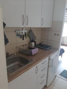 Kuchyňa alebo kuchynka v ubytovaní Apartamenty Marco 3 przy Dworcu-Stare Miasto-Super Wi Fi + 37 fotografií