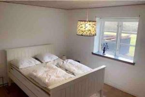 Postel nebo postele na pokoji v ubytování Dejligt stort hus med spa
