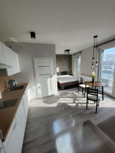 Kuchyň nebo kuchyňský kout v ubytování Ferienwohnung Polnische Ostseeküste OceanHome66 a