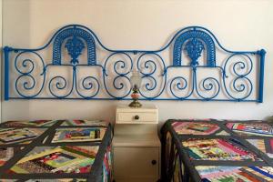 a bedroom with two twin beds next to each other at Azorean Cottage São Jorge in Urzelina