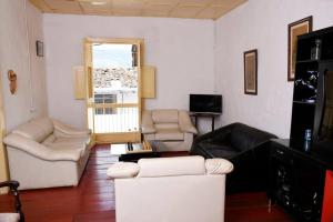 a living room with a couch and chairs and a window at Casa típica Salamineña in Salamina