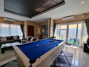 a living room with a pool table in it at Midas Pool Villa in Jomtien Beach