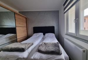 a bedroom with two beds and a window at Stan Na dan Pale Ice1 in Pale