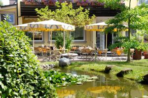 Vườn quanh Hotel - Restaurant Erich Rödiger