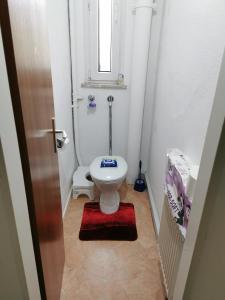 Un baño de NearWöhrderSeaAndStation 10 fotos más