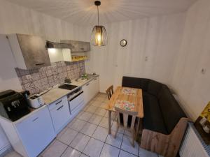 Kuchyň nebo kuchyňský kout v ubytování Pension DonauBlick Grein 2 in Stifterstrasse 19A