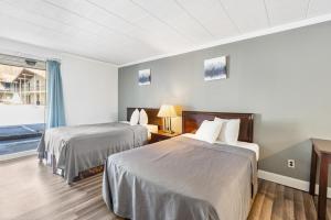 Postel nebo postele na pokoji v ubytování FairBridge Inn and Suites West Point