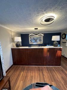 a living room with blue walls and wooden floors at Bea's Parkway Inn in Mount Airy