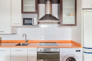 A kitchen or kitchenette at Dúplex Surf junto a la playa