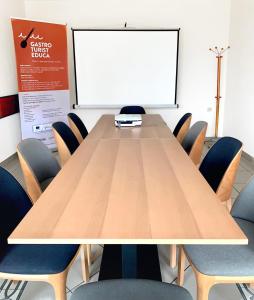 a conference room with a wooden table and chairs at Hotel Mediteran in Zadar