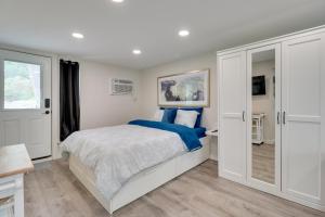 A bed or beds in a room at Round Rock Vacation Rental about 22 Mi to Dtwn Austin!