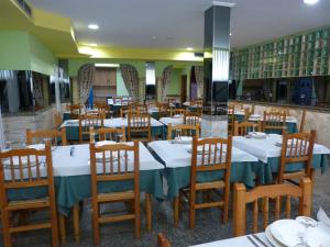 Un restaurant sau alt loc unde se poate mânca la El Ancla