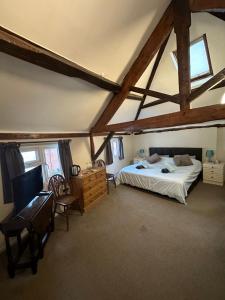 a bedroom with a bed and a desk in a room at 36 Heritage House in Kington