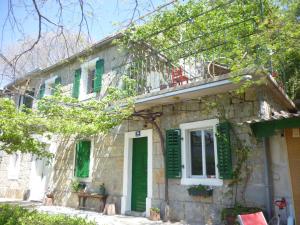 an old stone house with green shutters at Apartment 'Angelo' in traditional stone house in Slime