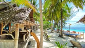 Galeriebild der Unterkunft Tanjung Mefiyai Homestay in Fam