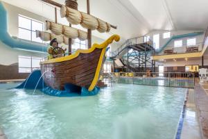 Bazén v ubytování Comfort Inn & Suites nebo v jeho okolí