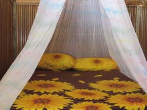 Galeriebild der Unterkunft Tanjung Mefiyai Homestay in Fam