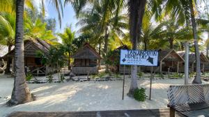 Galeriebild der Unterkunft Tanjung Mefiyai Homestay in Fam