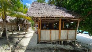 Galeriebild der Unterkunft Tanjung Mefiyai Homestay in Fam
