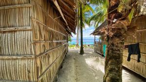 Galeriebild der Unterkunft Tanjung Mefiyai Homestay in Fam