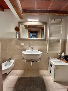 A bathroom at Home Cavour Florence