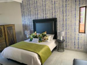 Postel nebo postele na pokoji v ubytování The Dolphins Hive