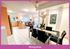 Cucina o angolo cottura di Magic Ocean Views On Melton