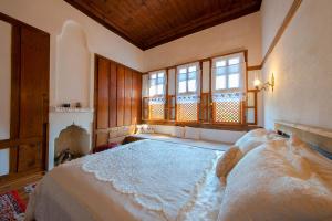 A bed or beds in a room at Meymune Valide Konağı