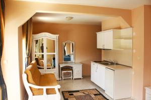 Imagine din galeria proprietății Family Hotel Paros 2 în Pomorie +25 fotografii