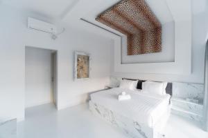 Кровать или кровати в номере Sea Shell Resort