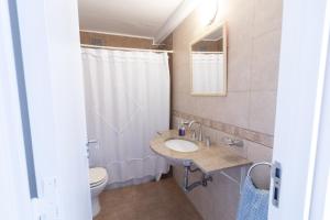 a bathroom with a sink and a toilet at Departamento vista al rio 2 dormitorios, dos baños. Amplio y moderno in Posadas