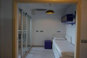 Posteľ alebo postele v izbe v ubytovaní Pineda Sunset Beach Seaviews