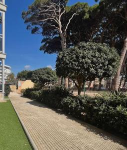 Vonkajšia záhrada v ubytovaní Pineda Sunset Beach Seaviews