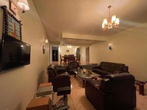 Μια τηλεόραση ή/και κέντρο ψυχαγωγίας στο Joe & El Heritage Villa