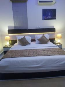 Katil atau katil-katil dalam bilik di Apartment 79 Hotel & Suite
