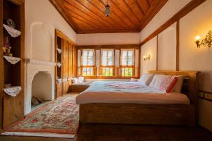A bed or beds in a room at Meymune Valide Konağı
