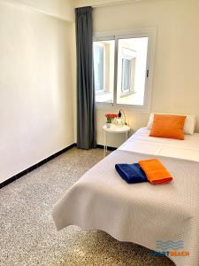 two beds in a room with a window at APARTBEACH DIANA Vistas Playa y Climatizado in Salou