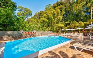 A piscina localizada em Hotel Recanto da Serra ou nos arredores