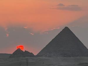 Фотография из галереи Sphinx Golden Gate Pyramids в Каире