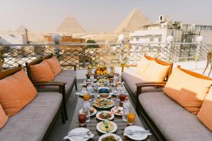 Фотография из галереи Sphinx Golden Gate Pyramids в Каире