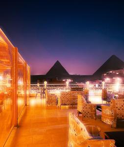 Фотография из галереи Sphinx Golden Gate Pyramids в Каире