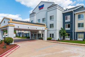 a rendering of the front of a hotel at Fairfield Inn & Suites Columbia in Columbia