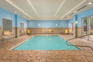Πισίνα στο ή κοντά στο Fairfield Inn and Suites Cleveland