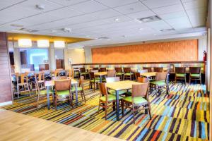 a large dining room with tables and chairs at Fairfield Inn & Suites by Marriott Princeton in Princeton
