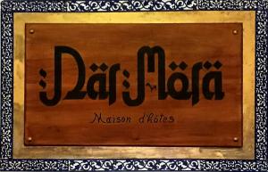 Sijil, anugerah, tanda atau dokumen lain yang dipamerkan di Dar Mora