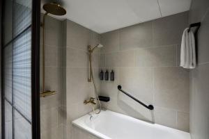Bany a Sheraton Hong Kong Hotel & Towers