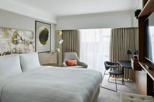 Letto o letti in una camera di London Marriott Hotel Kensington